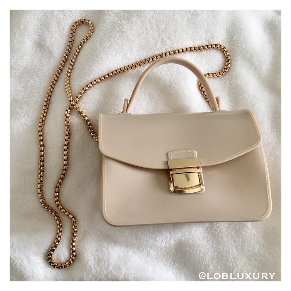 MINI plastic handbag 👜 the cutest!